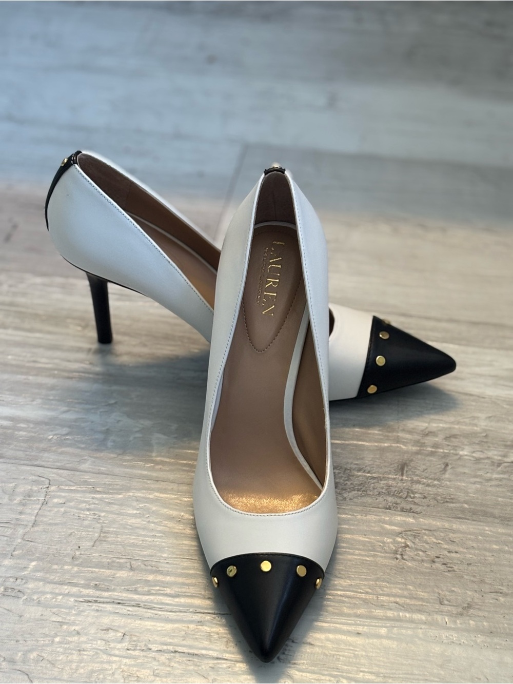 Lauren Ralph Lauren Lindella White & Black Cap Toe Gold Tone Stud
Heels Size 10